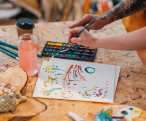 art therapy session in orange county california with barn life recovery in costa mesa. 